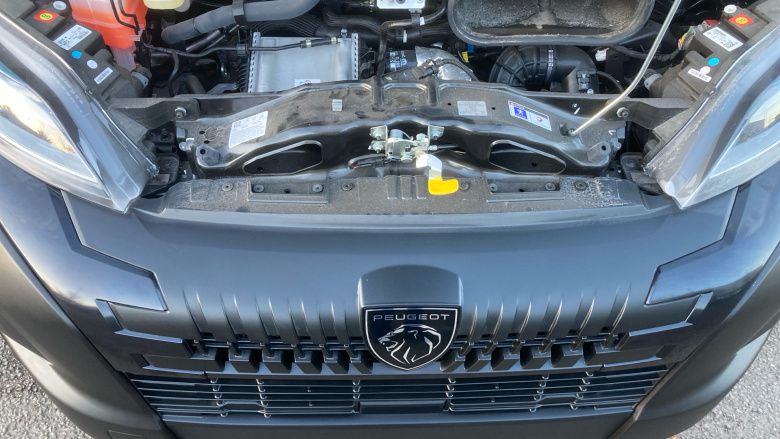 Peugeot Boxer 3500 Heavy L4 Diesel 2.2 BlueHDi 140 H2 Van Professional